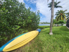 Cozy Studio with Bay Views and Porch in Aventura